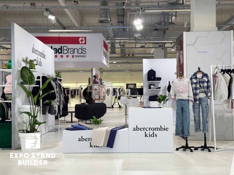 Booth build-up in Munich 1